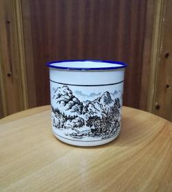 一个六十年代的山水纹搪瓷杯