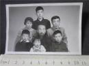 【历史时代记忆家庭合影】70年代普通家庭合影留念照片 。
