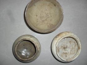 黄鼬青瓷炉（有磕碰裂纹伤残），罐，碗三件12*8*6厘米
