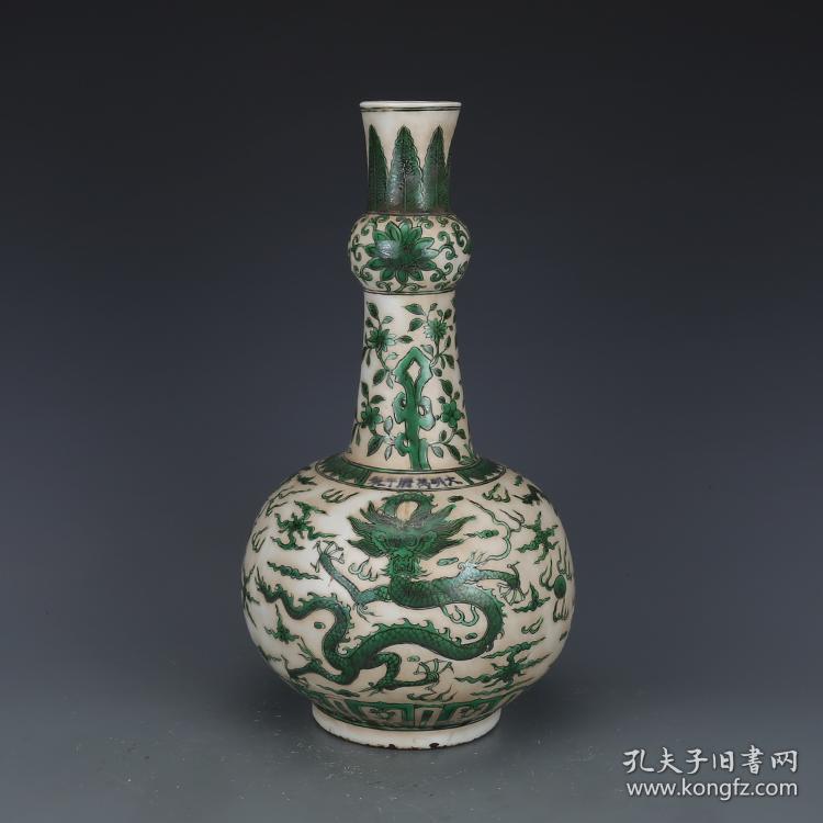 明绿彩龙纹长颈瓶