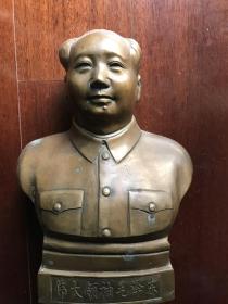 **时期的毛泽东铜像