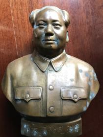 **时期的毛泽东铜像