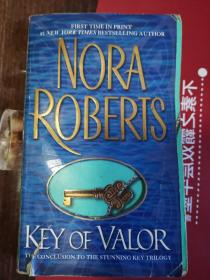 《Key of Valor》 (Nora Roberts是悬疑浪漫小说之王。valor意思是：刚猛、勇猛、英勇)
