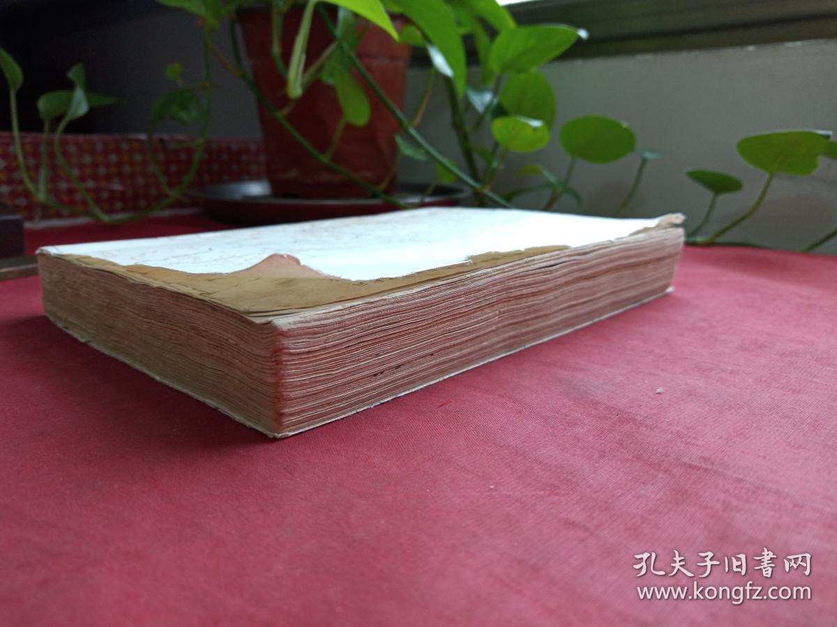 《革命歌曲--歌颂毛主席等》手写字·多色套印·油印本1966-1976年期间（有精美插图、主席画像等、附曲谱，有：东方红、大海航行靠舵手、毛主席是红太阳、毛泽东颂歌）一厚册约２６０页