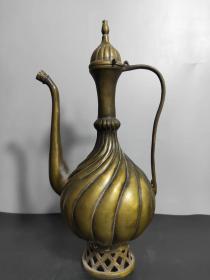 老铜壶一把，保存完好，包浆厚重，适合收藏使用均可