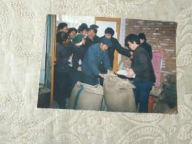 邹城老照片《邹县玉米良种》长13厘米,宽8.5厘米!第二相册内!品相如图!自定!不可追回的岁月!2019.4.5