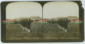 清末民国时期立体照片-- 1904年日俄战争前期，在日本东京大本营训练的日军官兵，时刻准备输送到中国东北与俄军进行殊死搏斗。