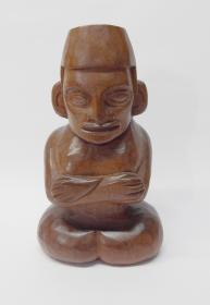 墨西哥著名木雕艺术家何塞•皮纳尔（Jose Pinal）手工木雕《盘腿而坐的墨西哥人》