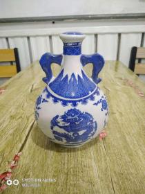 双耳青花瓷酒瓶