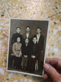 黑白老照片一张