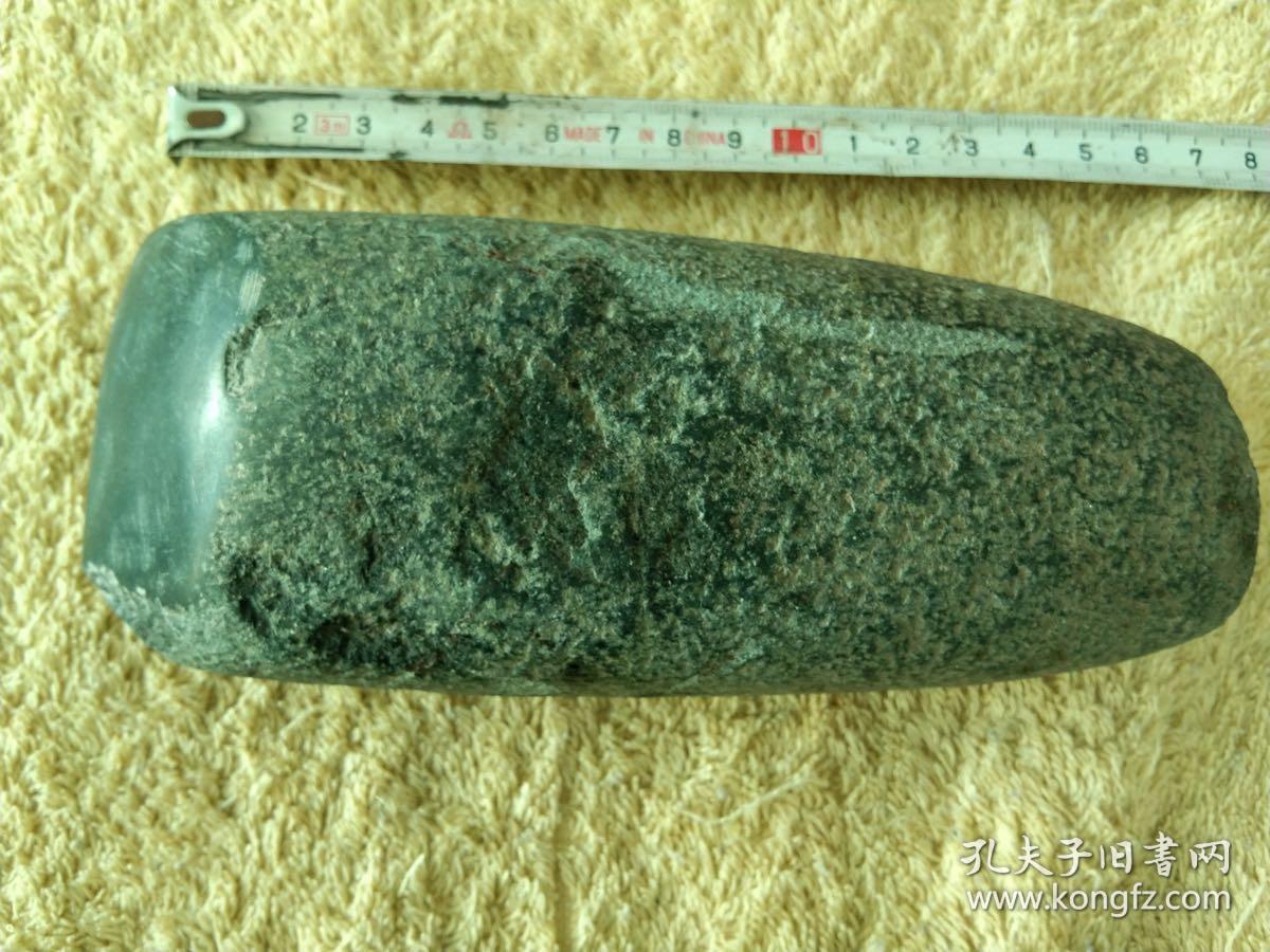 红山文化石斧子 远古人类的工具 斧刃打磨处如黑玉细腻黝黑