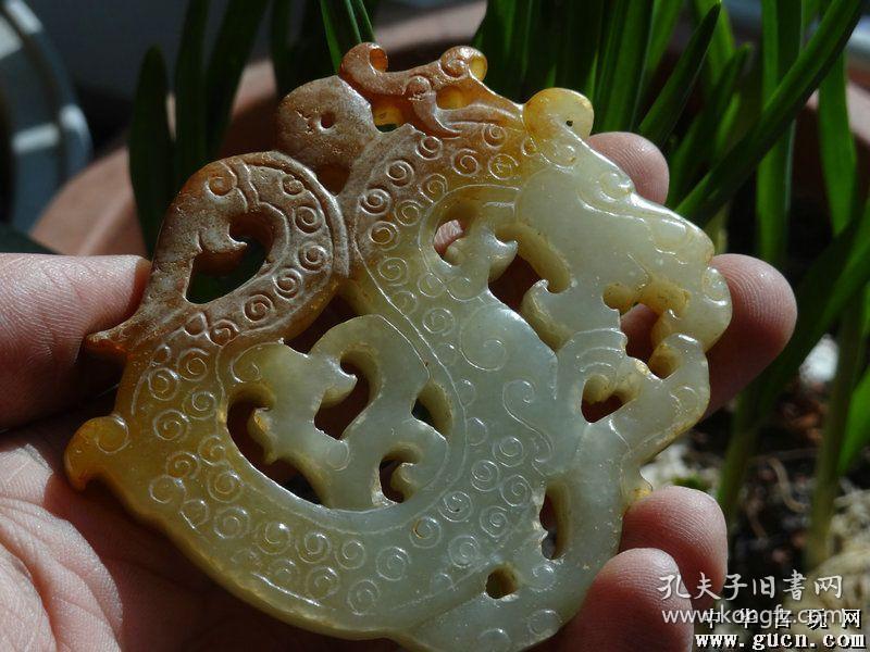 战汉时期老和田玉龙璧a---品相好--老气保真--沁色好尺寸：7.0x6.0x0.8cm重：63.9g喜欢的可联系