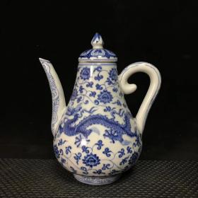 明宣德青花龙穿花卉纹壶