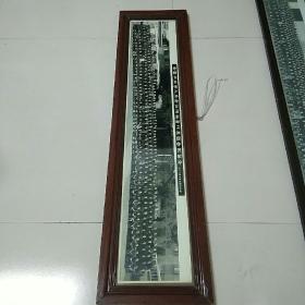 1977年5月.全国工业学大庆会议河南省代表团合影留念加长合影黑白照片收藏，保真保老保存完好，稀少版！（墙挂）