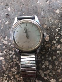 上海手表厂1110一505。半钢防震手表一块。早期手表。不会走，表带断了。