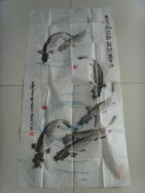 张景刚：画：鱼（岂畏风浪劲 能游万里江）（原惠民地区水利局副局长，滨州市老年书画研究会副会长，中国国画家协会会员，中国书画社山东分社社员，山东省美术家协会会员，山东省美术家协会会员，滨州画院画师。作品花鸟画曾参加省、地级及国家水利系统展览20余次，获奖12次，并多次在《中国书画函授报》、《滨州日报》、《滨州电视报》等报刊发表。）（带简介）