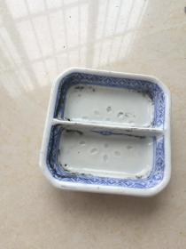 品好，老玲珑瓷碟一个
