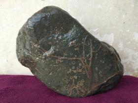 洛阳梅花石原石788“铁骨铜胎，古梅盛开”（梅花石新发现品种）、梅花玉原石547“五彩紫金玉”（斑斓多彩，美不胜收）（店庆大酬宾，可零售，共2块，每块288元）