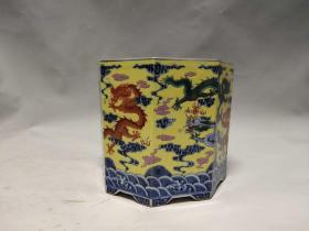 粉彩龙纹六棱笔筒