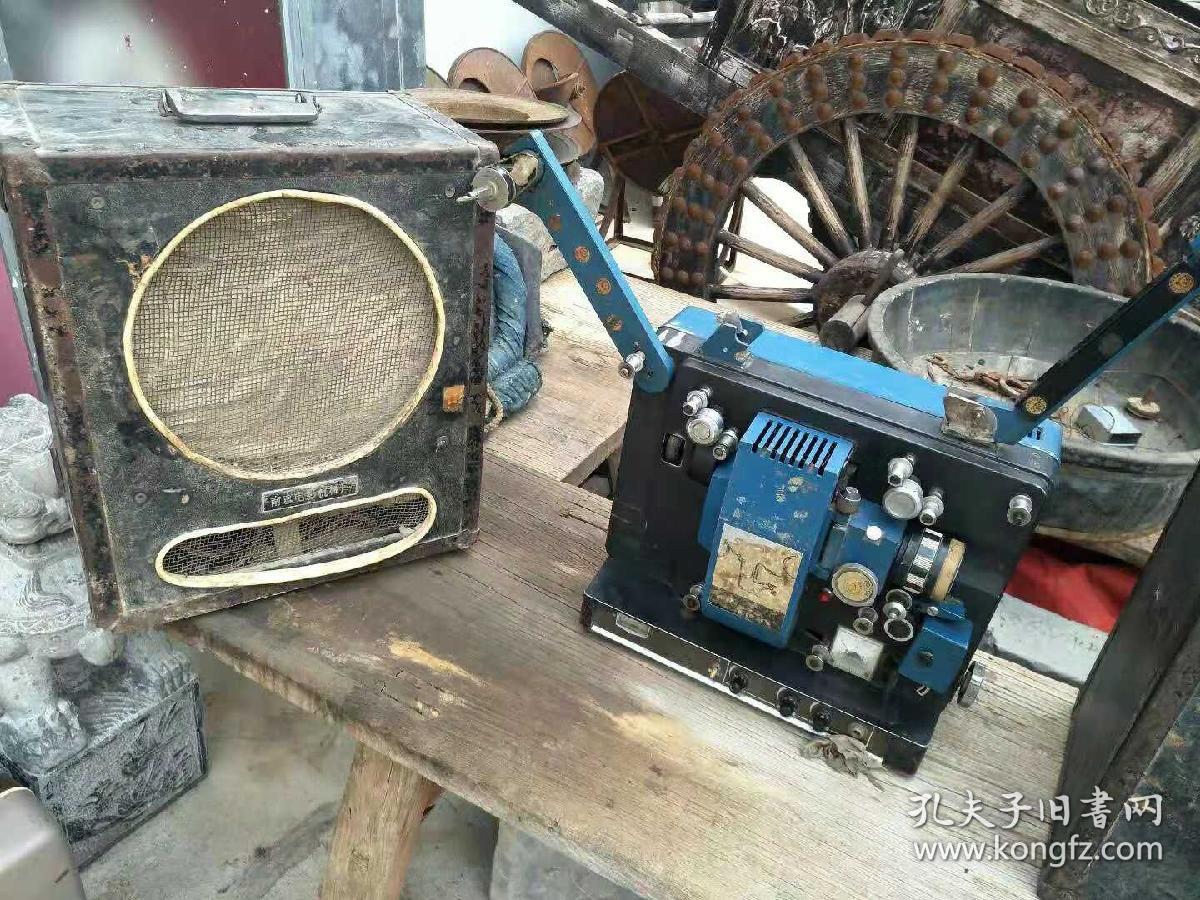 甘肃产16毫米甘光一体电影机  品相一流  且影像清晰 声音响亮  无影布 带试机胶片一部，收藏佳品，保存完整。