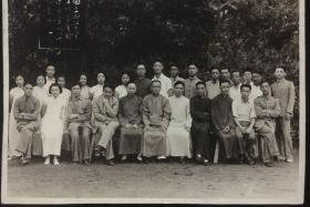 国立浙江大学生物学会欢送毕业同学留影二六年六月（竺可桢，谈家桢，20*15CM)