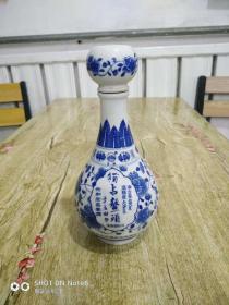 独占鳌头酒瓶、（季羡林题）