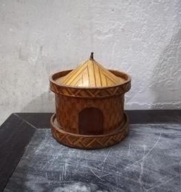 造型奇美的竹编圆盖盒