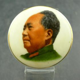 陶瓷毛主席像章军装红领章毛主席像章徽章纪念章保真保老古董古玩收藏  直径：49mm