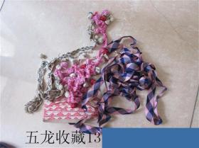 一堆老刺绣彩绣品裙子门帘穗子服装花边收藏包老历史记忆民风民俗