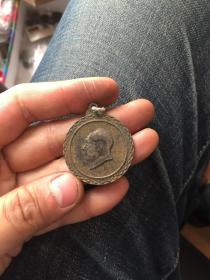 毛主席铜像章。包老包真。有兴趣可以沟通，