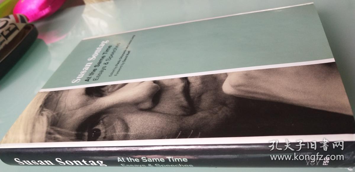 At the Same Time: Essays & Speeches 美国著名文学家、艺术评论家苏珊·桑塔格的大作《同时：杂文和演讲集》