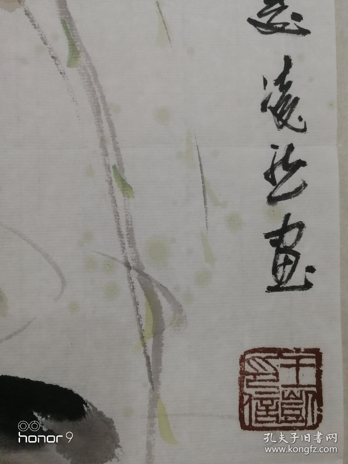 王凯，字桃红，洛阳青年女画家。1969年出生于河南省洛阳市。自幼嗜好绘画，1988年至1988年受教关键、李建忠、张书良老师，2017年至2018年清华美院高研班受教于李志向、秦英豪老师教导指点。现为中国国画家协会会员，河南美术家协会会员，长于国画侍女人物和花鸟牡丹。