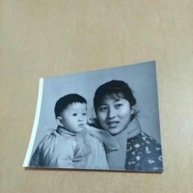 母子俩（尺寸：8.6x6.6）