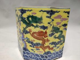 粉彩龙纹六棱笔筒