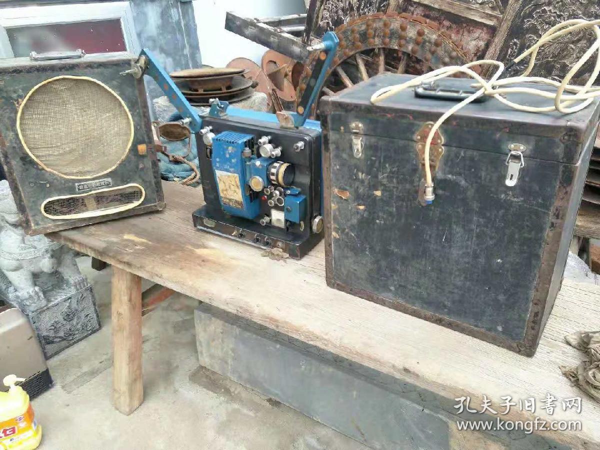 甘肃产16毫米甘光一体电影机  品相一流  且影像清晰 声音响亮  无影布 带试机胶片一部，收藏佳品，保存完整。