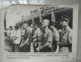 严厉打击犯罪分子 维护社会稳定安全（新华社新闻展览照片1989年）一套20张全，大尺寸