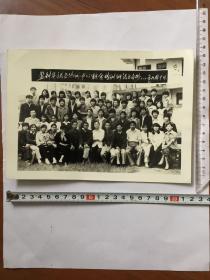 监利县就业培训中心粮食培训班结业留影1988年