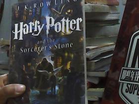 Harry Potter and the Sorcerer's Stone (Harry Potter Series, Book 1)