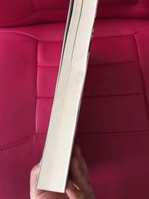 一卷一件也关情 梁伟文集。作者签赠本