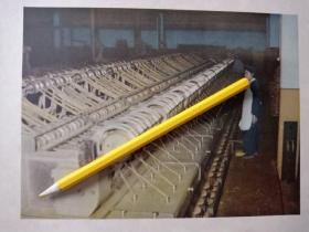 50年代彩色图片。哈尔滨亚麻厂使用苏联特为该厂制造的最新设备。