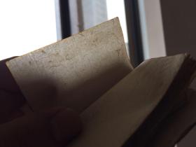 民国小开本空白笺纸一厚册，大开本常见䄂珍如此者仅见，纵近6厘米，用纸精良，是古代考生夹带、江湖郎中携带秘方等所用，极可宝贵。