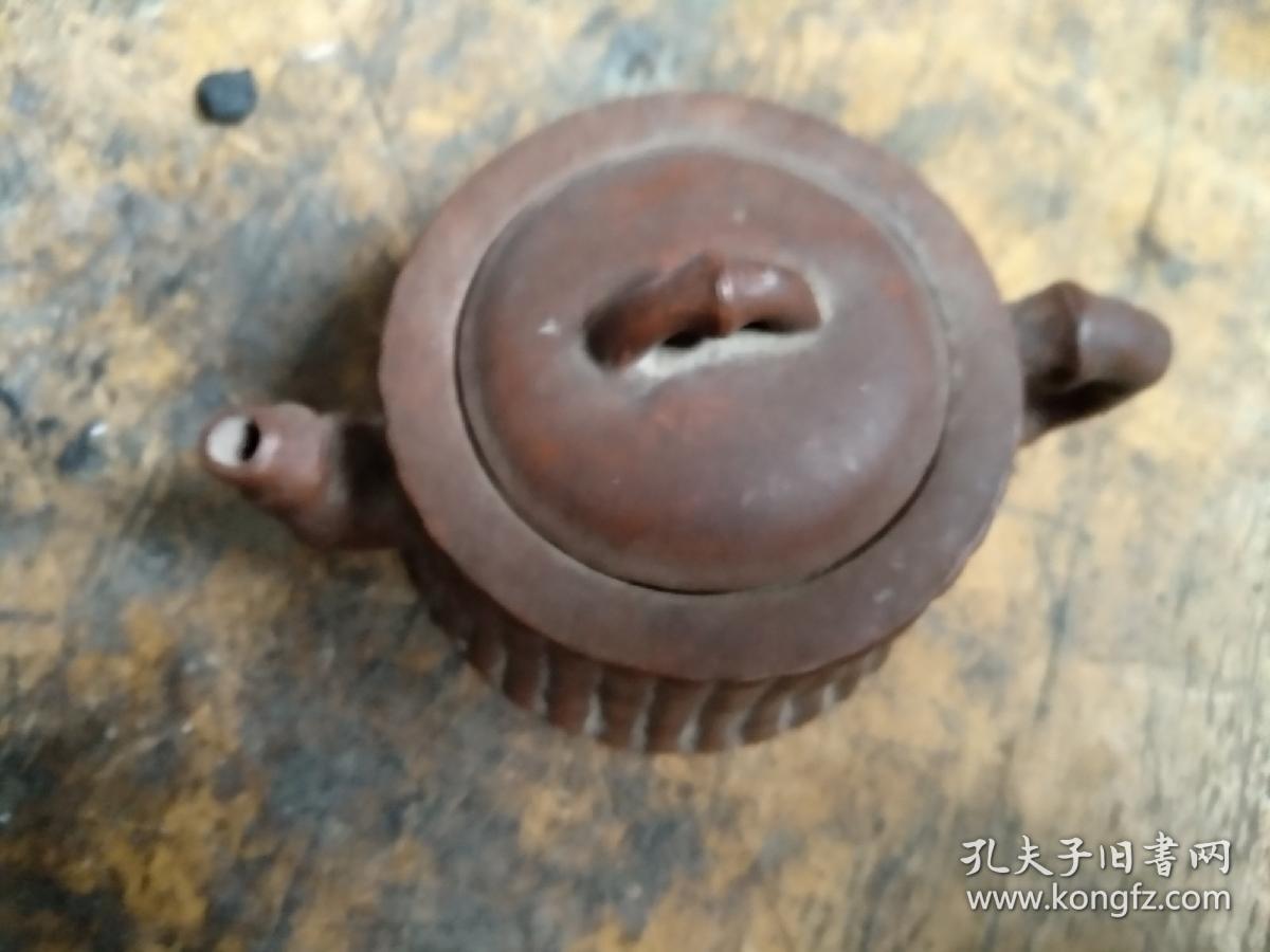 解放初小名家“周建云制”紫砂壶，竹节状，胎质匀润，包浆浑厚，全品无损。