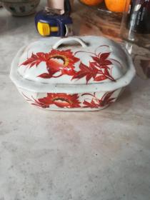清代同治矾红牡丹皂盒，画法规整