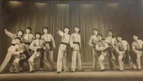 **舞台演出男子小合唱湖南醴水船夫号子布纹厚相纸大幅照片