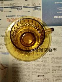 时期琥珀琉璃咖啡杯，带碟一套。全品