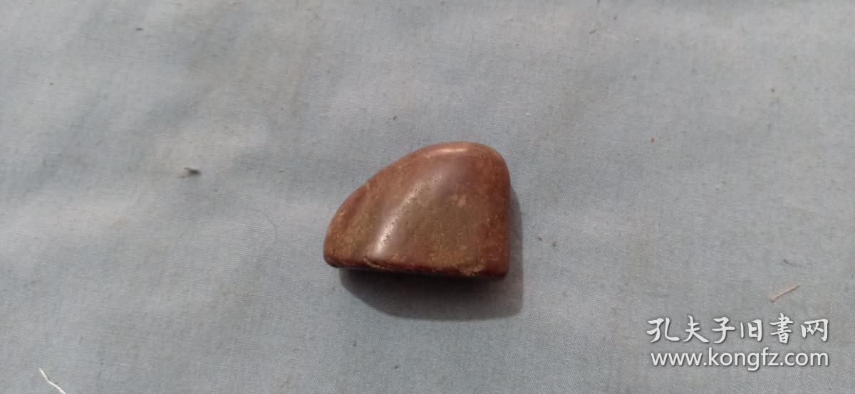 （箱8）老随型章料一件，有点像寿山石，尺寸2.5*3*1.8cm