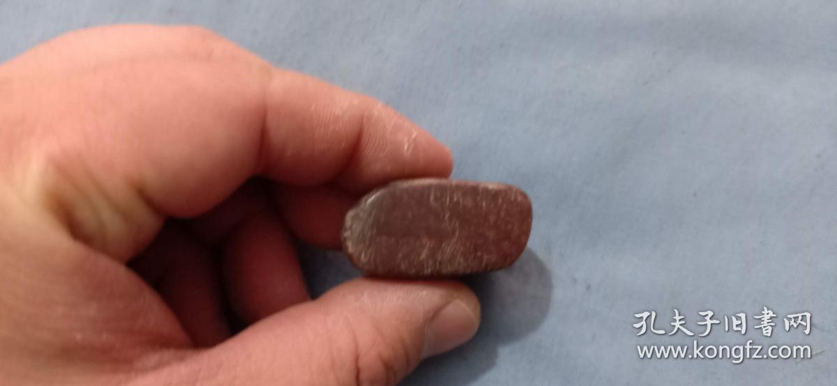 （箱8）老随型章料一件，有点像寿山石，尺寸2.5*3*1.8cm