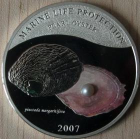 2007年帕劳发行贝壳镶珍珠彩色精制纪念银币