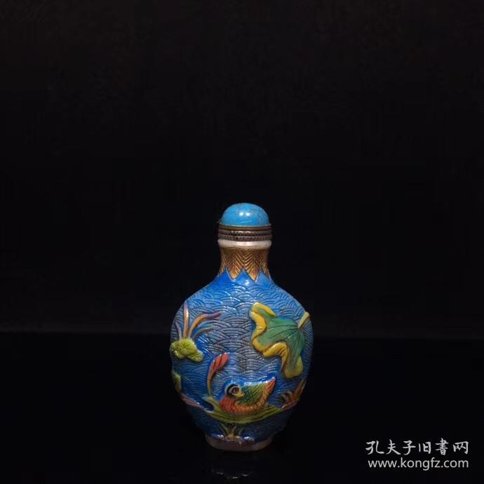 古法琉璃鼻烟壶宝贝尺寸：长宽高：49/30/82mm
宝贝重量：106.2g