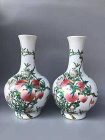 粉彩寿桃  花瓶一对
尺寸：高38厘米、宽21厘米
编号：XH279090